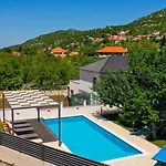 Petar - Makarska By Guide