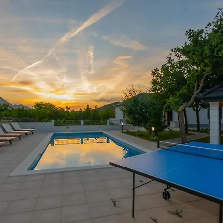 Petar - Makarska By Guide