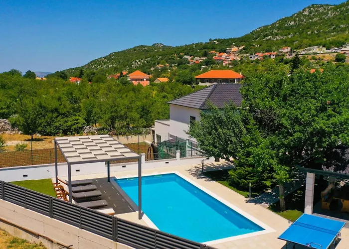 Petar - Makarska By Guide